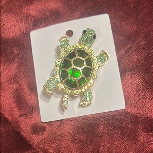 Elegant Green Turtle Brooch